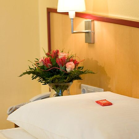 Montana Hotel Оберасбах Екстер'єр фото